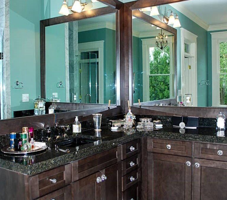 Make Small Bathroom Look Larger